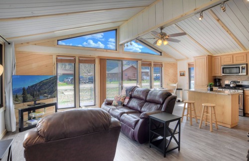 Creede House | New Listing! Newly Remodled/ATVs Welcome/Pet-Freindly/Mountain Views