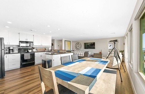 Harbor House | NEW LISTING Oceanfront 3 bedroom/ 3 bath home overlooking the Brookings Harbor