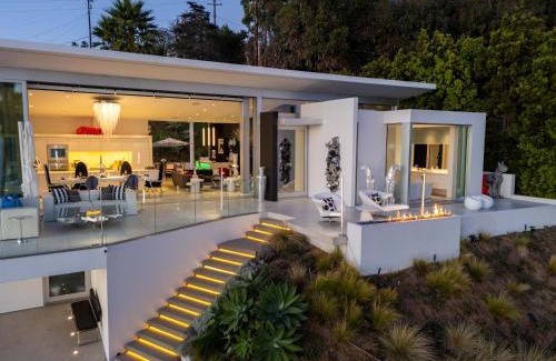 Pacific Palisades House | New Listing OceanFront Villa by Colby & Conrad