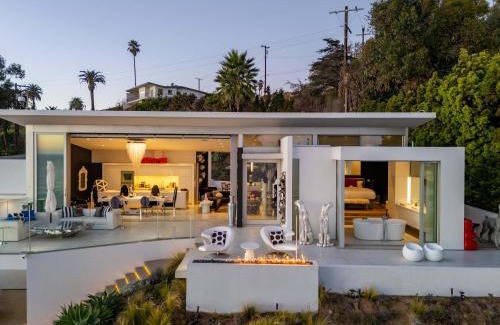 Pacific Palisades House | New Listing OceanFront Villa by Colby & Conrad