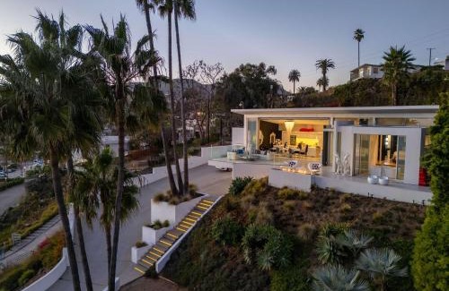 Pacific Palisades House | New Listing OceanFront Villa by Colby & Conrad
