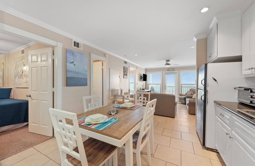 Galveston Condo | New Listing Offer - Oceanfront,Top Floor, 2bd/2bath, Pool & Hot tubs