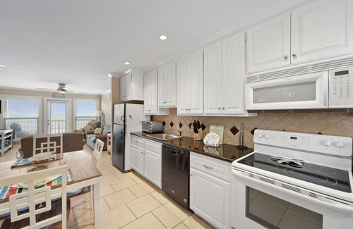 Galveston Condo | New Listing Offer - Oceanfront,Top Floor, 2bd/2bath, Pool & Hot tubs