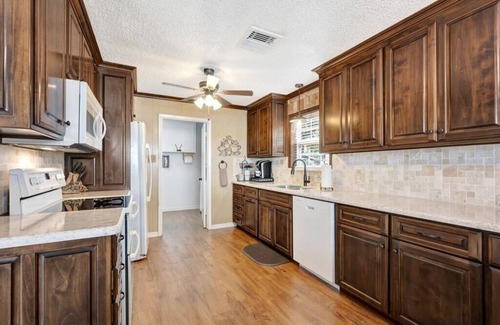 Hemphill House | New Listing- On Toledo Time, Hemphill. TX