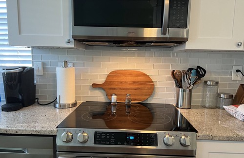Isla del Sol Condo | NEW LISTING Paradise-Newly Updated Condo Close to Everything. Beach, Bike, Pool