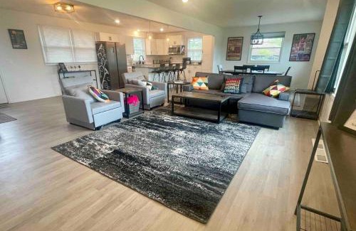 Marrowbone House | New Listing Paradise Found Hot tub Pool More