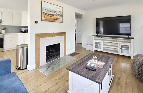 Mara Vista House | NEW LISTING! Pristine 2BD-A/C, Comfortable Furnishings, Outdoor Shower, Fire Pit & Grill