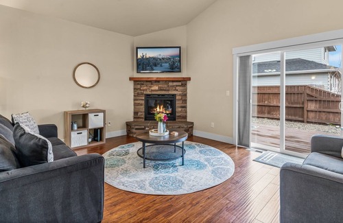 Mountain View District House | New Listing! Private Hot Tub ~ Mountain Views