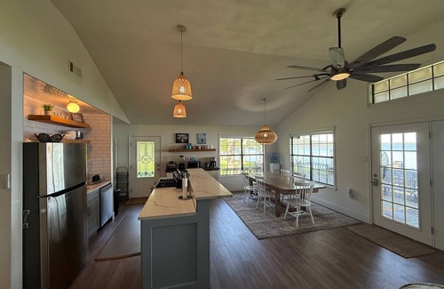 Robertson County House | New Listing - Private Lake Retreat with 2 Homes, 5 Bedroom, Hot Tub, and more