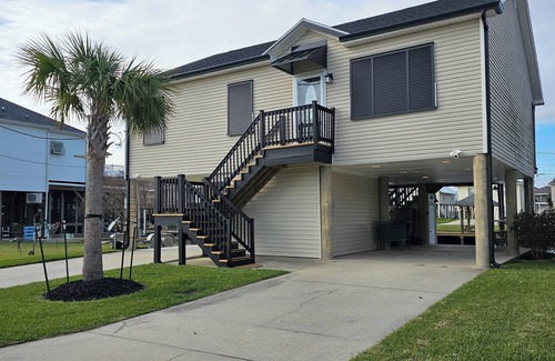 Barataria House | New listing!Raised waterfront property for some great fishing and entertaining