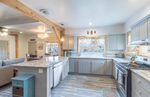 Creede House | New Listing! Recently Remodled - Mountain Cottage - Walk to Downtown Creede