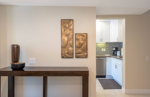 Palm Springs Condo | New Listing! Remodeled Condo in Perfect Location