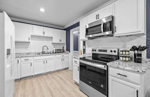 Paw Creek House | New listing, Remodeled! Stylish 3BR Airport 2 mi, Uptown 9 min + Free Parking