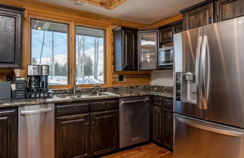 Hailey House | NEW LISTING! Rustic Mountain Getaway with NEW Hot Tub