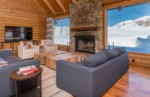 Hailey House | NEW LISTING! Rustic Mountain Getaway with NEW Hot Tub