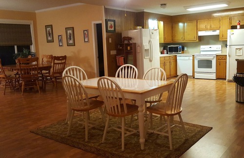 Summerton House | New Listing SANITIZED Lake Marion Lakefront! Ramp, Sleeps 13, Wi-Fi Cable