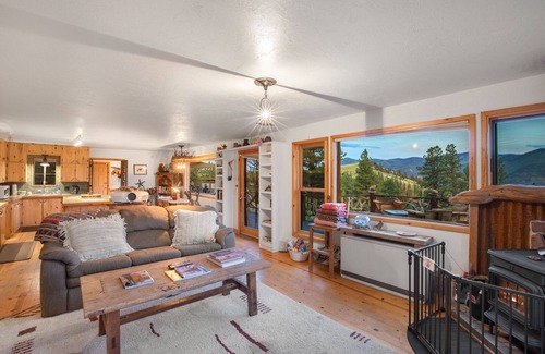 Creede House | New Listing! Secluded Mountain Retreat - Hot Tub - 15 Mins to Creede