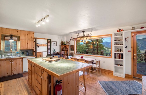 Creede House | New Listing! Secluded Mountain Retreat - Hot Tub - 15 Mins to Creede