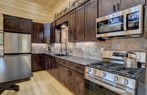 Creede Cabin | New Listing! Secluded Off-Grid Mountain Retreat-Pet-Friendly-National Forest
