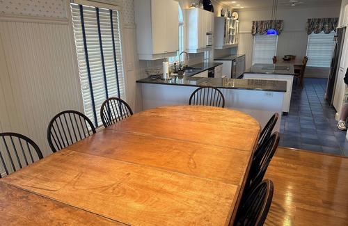 Gypsum House | NEW LISTING - SEIZE THE DAY 8 Br/3.5 Ba lakefront home sleeps up to 18