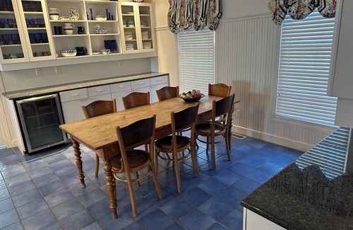 Gypsum House | NEW LISTING - SEIZE THE DAY 8 Br/3.5 Ba lakefront home sleeps up to 18