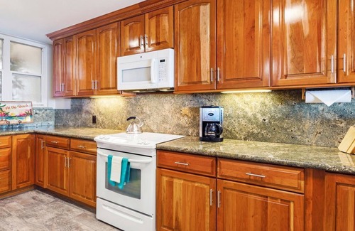 Kahana Condo | New Listing- Spacious, Remodeled Direct Beachfront with A/C & on Sandy Beach