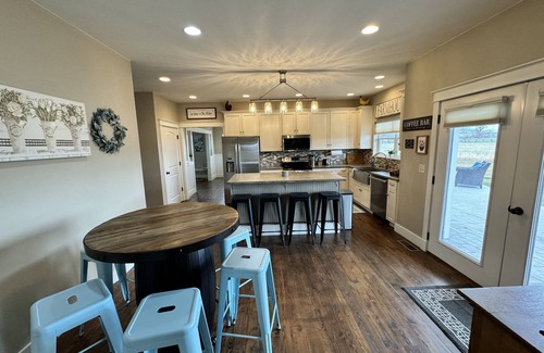 Manhattan House | New Listing! Spacious Manhattan home great for groups! Near Belgrade & Bozeman.