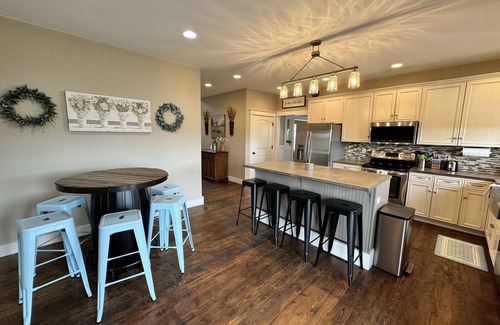 Manhattan House | New Listing! Spacious Manhattan home great for groups! Near Belgrade & Bozeman.