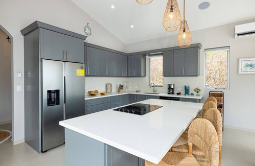 Panama Beach House | NEW LISTING! Stunning Family Retreat in Hermosa Beach Your Perfect Vacation Home