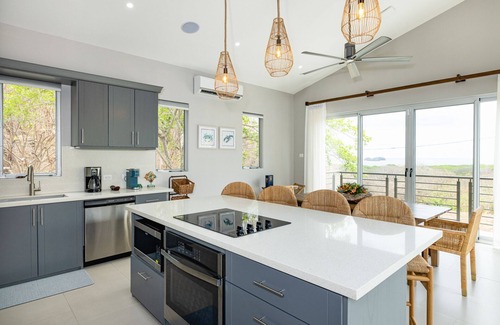Panama Beach House | NEW LISTING! Stunning Family Retreat in Hermosa Beach Your Perfect Vacation Home