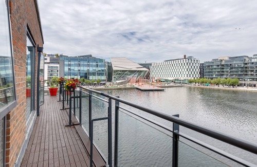 Grand Canal Dock Apartment | New Listing, Stunning Newly Renovated Waterfront Apartment
