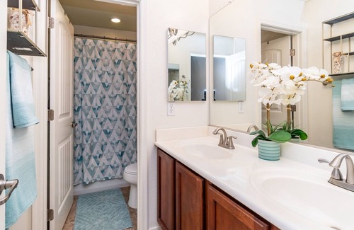 Layton Lakes House | NEW LISTING! Stylish & Spacious Home by RedAwning