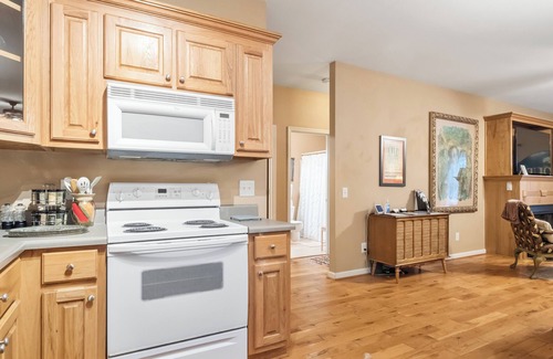 Dahlonega House | New Listing - Tate Creek Cottage in Wine Country! Fenced-In Yard for Dogs!