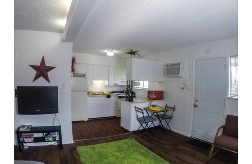 Johnston Terrace Apartment | New Listing! Texas themed private studio near Airport & Downtown