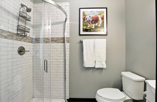 Athens Apartment | New Listing! The 483 Suite - Walk to Stadium!