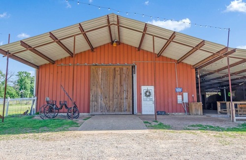 Tyler Cabin | NEW LISTING! The Cottage (1-Bedroom Cabin) by RedAwning