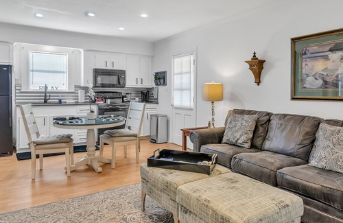 Tyler Cabin | NEW LISTING! The Cottage (1-Bedroom Cabin) by RedAwning