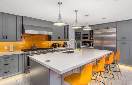 Little Tuscany House | New Listing THE ESTATE- 5★ PRIVATE LUXE LOCATION - Walk to everything!