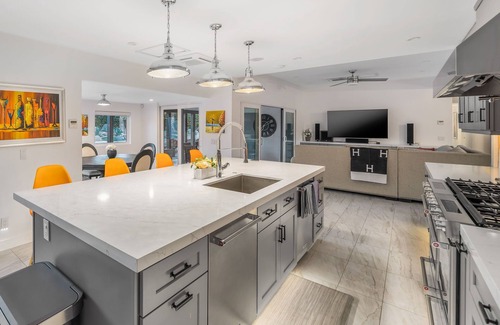 Little Tuscany House | New Listing THE ESTATE- 5★ PRIVATE LUXE LOCATION - Walk to everything!