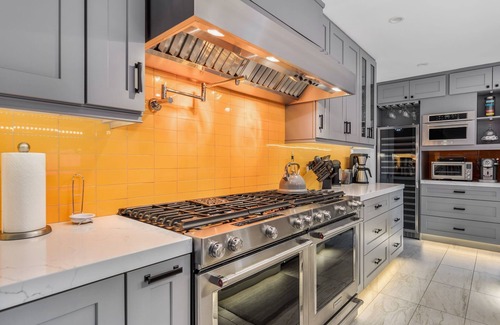 Little Tuscany House | New Listing THE ESTATE- 5★ PRIVATE LUXE LOCATION - Walk to everything!