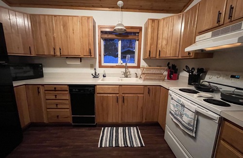 Hayward Cabin | New Listing! The “Looney Bin” Four Season Cozy Lakefront Cabin on Nelson Lake