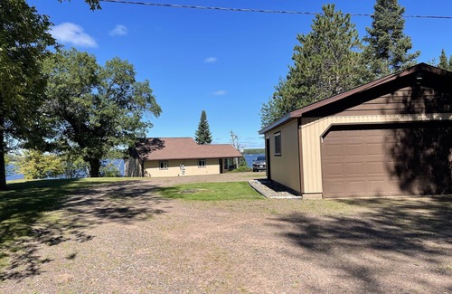 Hayward Cabin | New Listing! The “Looney Bin” Four Season Cozy Lakefront Cabin on Nelson Lake