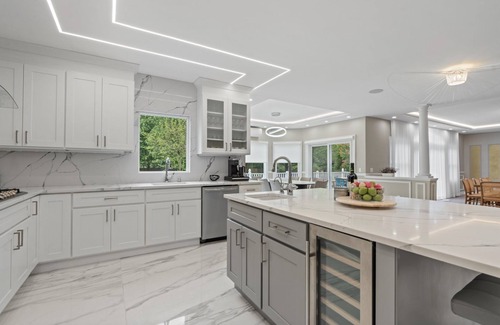 Bay Shore House | NEW LISTING! The President Mansion Luxurious 7BR Family Retreat by RedAwning