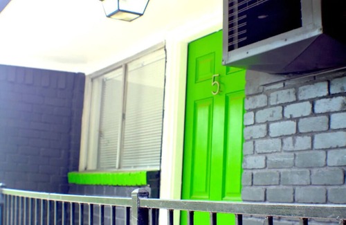 Johnston Terrace Apartment | New Listing! Thrifty + comfortable studio near AUS and downtown