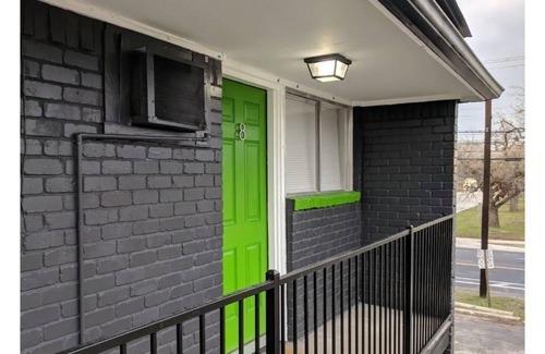 Johnston Terrace Apartment | New Listing! Thrifty & functional studio near airport/downtown