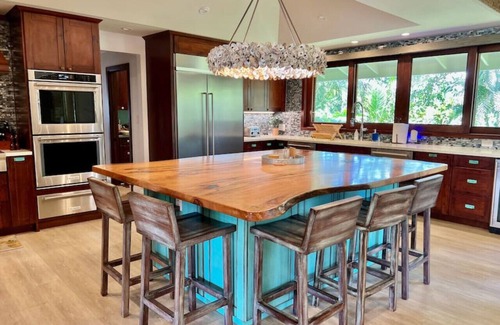 Mokuleia Villa | New Listing Tropical 7 bedroom Villa with Pool/AC