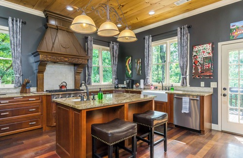 Dahlonega House | New Listing! Two Houses-Sleeps 20/Hot Tub/Fire Pit/Dog Friendly!
