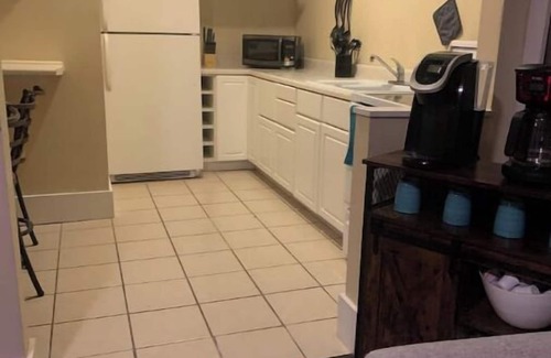 Bloomington Apartment | New Listing! Updated lovely one bedroom apartment!n