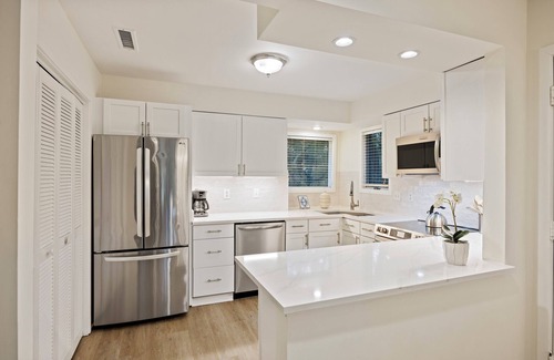 Kiawah Island Condo | New listing! Upgraded PARKSIDE Villa- modern decor and pet friendly!