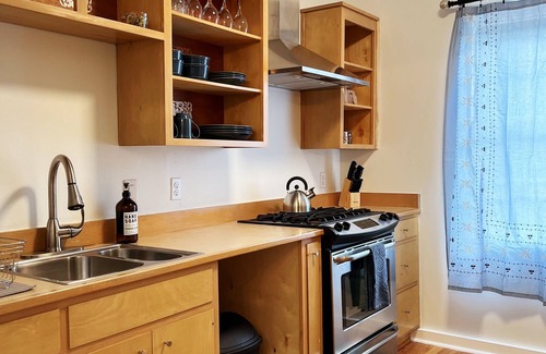 Beauregard Town Historic District Cottage | New Listing